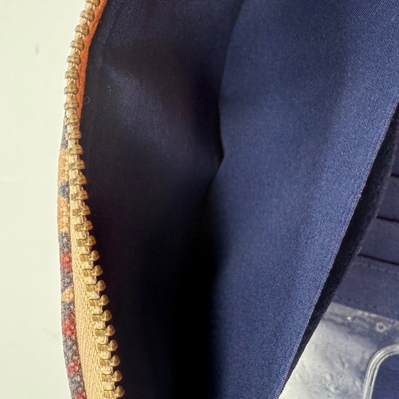 Bella‎ Taylor Wallet Clutch Aztec Print Zip Around great fade look Womens - Picture 12 of 13